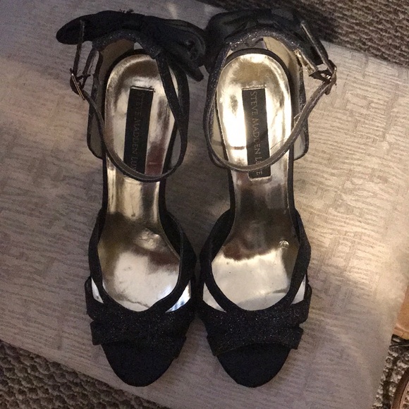 Sparkly stiletto with bow and heel detail - Picture 7 of 7